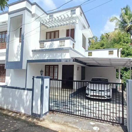 Mom'S Villa Nedumbassery Exterior foto